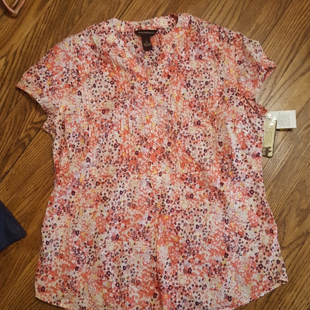 Flowered sleeveless blouse